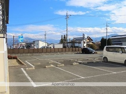 レオパレス中組[1K/23.18m2]の駐車場2