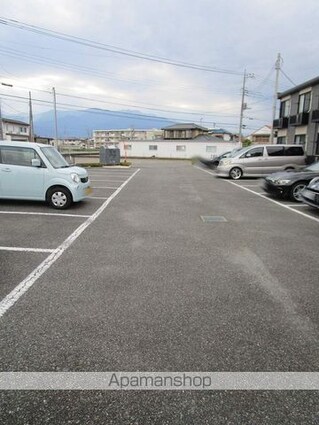 レオパレスアヴニール八幡[1K/28.02m2]の駐車場2