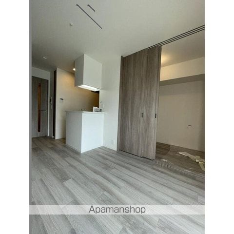 コンフォリア・リヴ本町WEST Qの内装写真