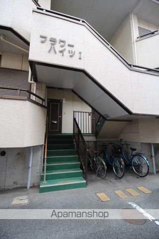 フラワーハイツI棟の玄関写真