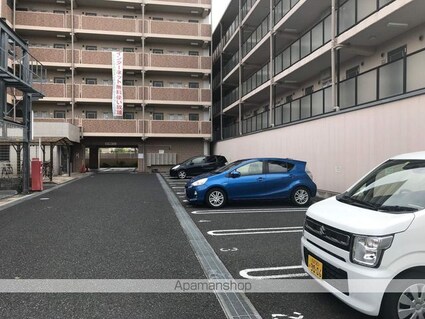 アートプラザ・ミー[1K/31.61m2]の駐車場2