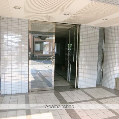西鶴間ホームズの玄関写真
