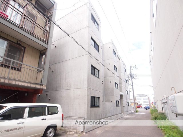 G EASTの外観写真