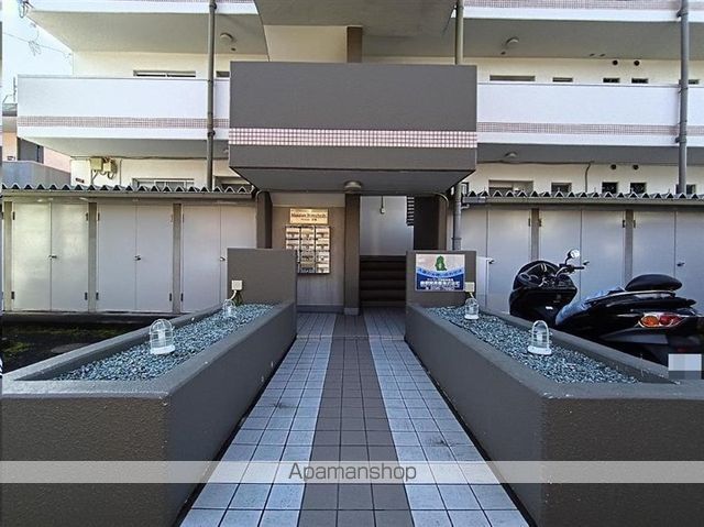 マンション二枚橋の玄関写真