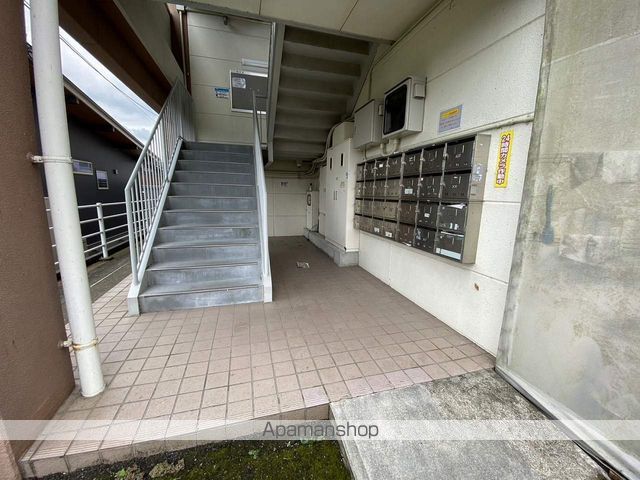 綾ビルの玄関写真