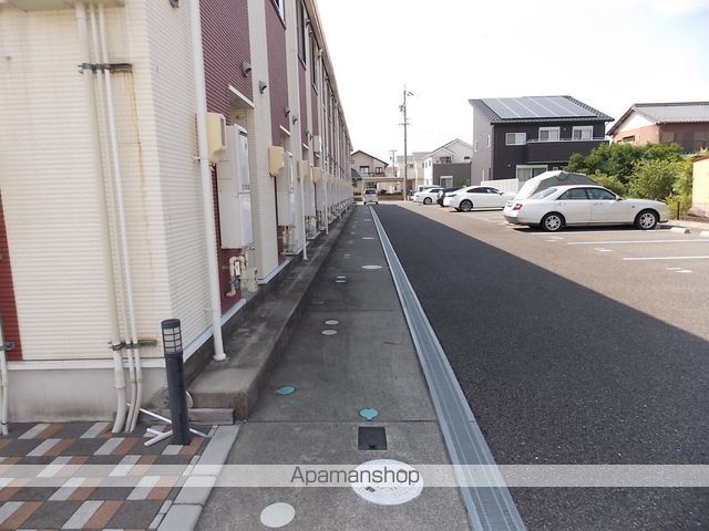レオネクスト高木吉山の玄関写真