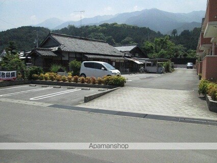 ハッピー尾山タウン　Ａ[2LDK/53.67m2]の駐車場1