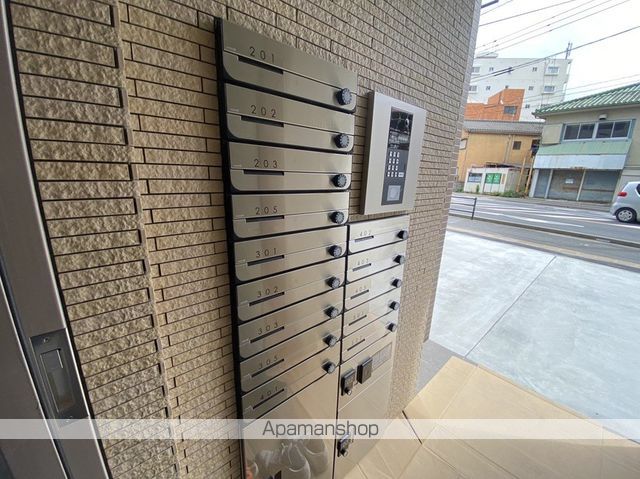 MID RESIDENCEの玄関写真