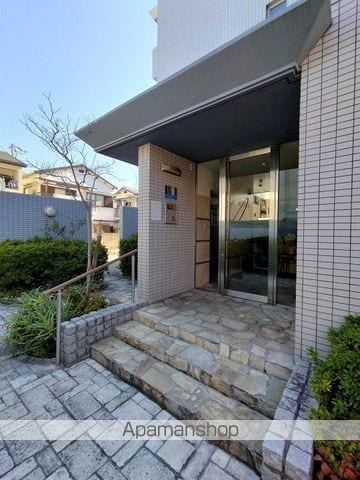 フロンティア中川の玄関写真