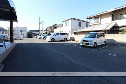 リバティハウス[2LDK/66m2]の駐車場