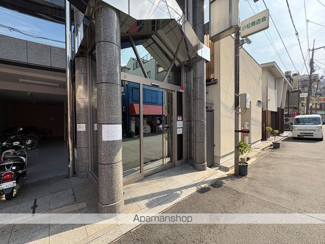 上新ビル上新庄の玄関写真
