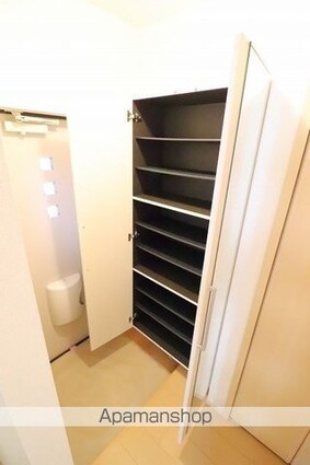 Ｓｃｈｏｎ　Ｇａｒｔｅｎ[2DK/45.82m2]の玄関