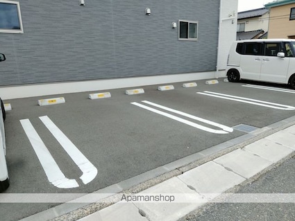 リ・ブラン[1LDK/45.02m2]の駐車場