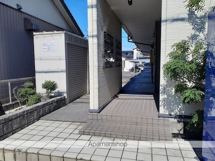 レオパレスＮＹＯＩ　Ⅲ[1K/26.08m2]のエントランス2