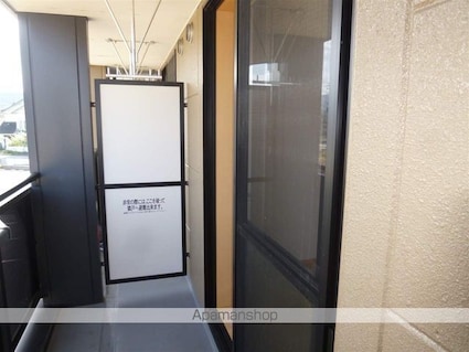 ＧＲＡＮＤＩＲ　ＴＨＲＥＥ　ＯＮＥ[1K/26.3m2]のバルコニー