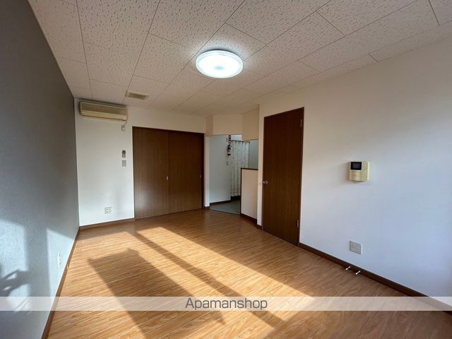 プレズィール豊岡Bの内装写真