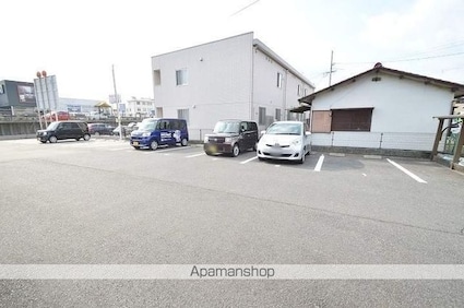 サンコート窪津[1K/30.96m2]の駐車場