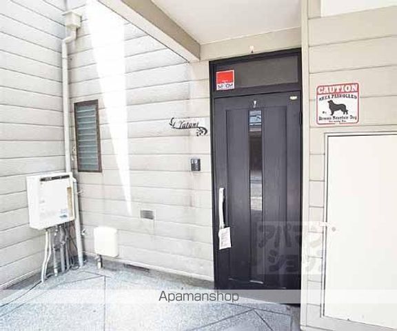 京阪電気鉄道鴨東線 神宮丸太町駅 徒歩4分 3階建 築33年の外観写真