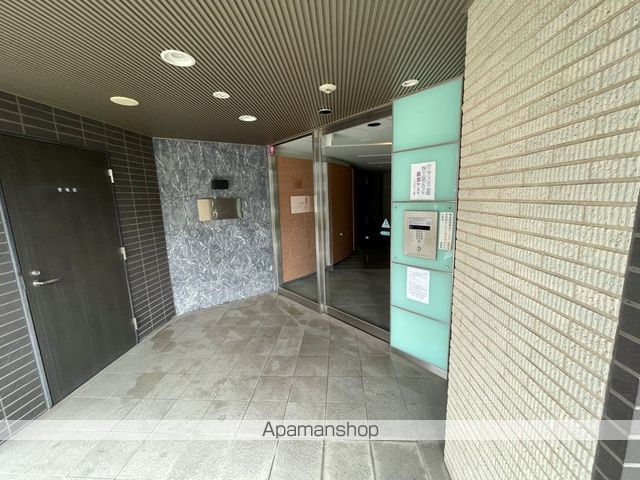 レジュールアッシュ北大阪GRANDSTAGEの玄関写真