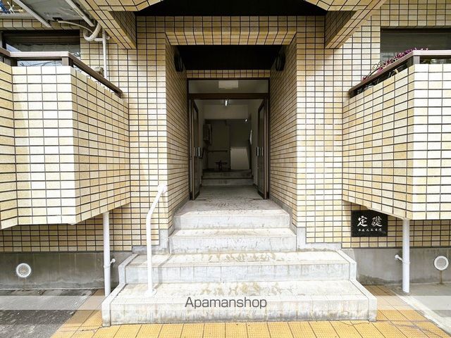 フラッツ吉島東の玄関写真