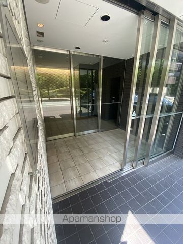 レジュールアッシュ梅田WESTの玄関写真