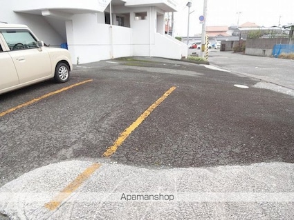 第３山崎マンション[3DK/53m2]の駐車場2