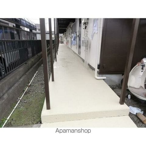 エステートピア原4の玄関写真