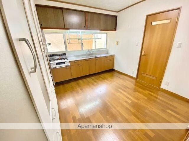 下泉町1丁目貸家の内装写真