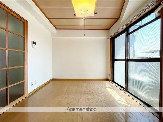 ホワイトドール台原の内装写真