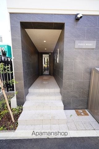 パセオ神宮前IIの玄関写真