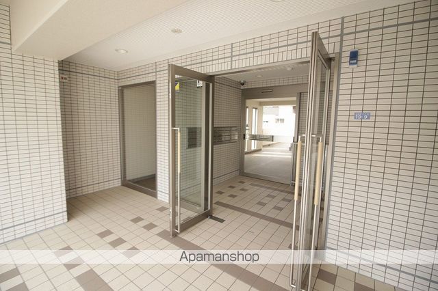 パルテンザB棟の玄関写真