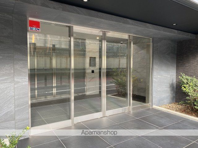 フュージョナル北赤羽DUEの玄関写真