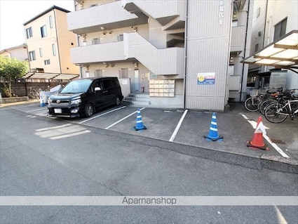 ファミール北代Ⅱ[1K/27.15m2]の駐車場2