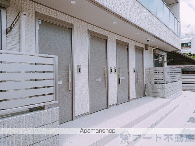 リバーサ道後椿館の玄関写真