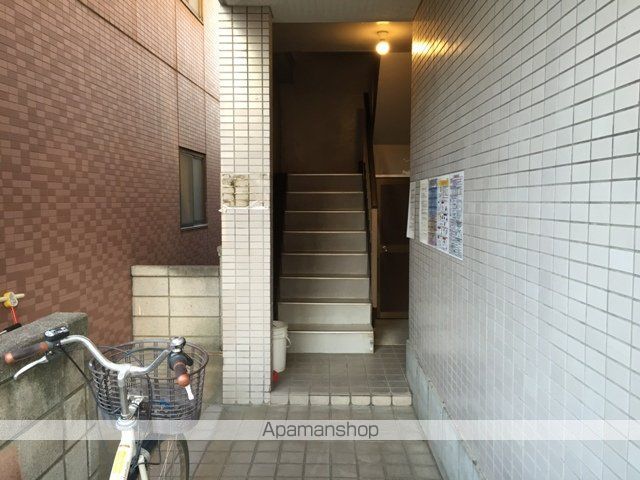 シャンテー香里ヶ丘IVの玄関写真