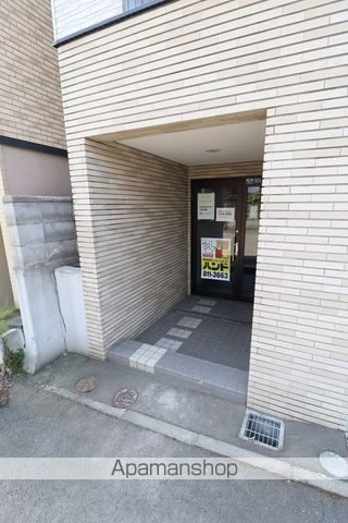 ウイングコートの玄関写真