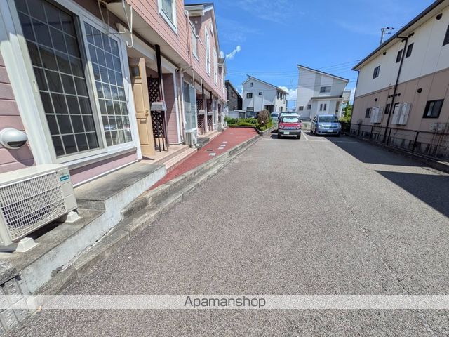 クレストール西尾の玄関写真