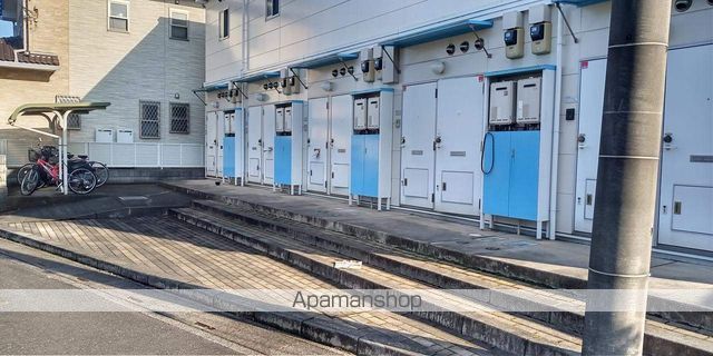 レオパレスセカンドの玄関写真