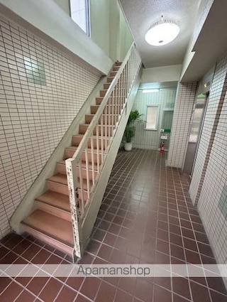 ロイヤルステージ石山[2K/35.64m2]の共用部3