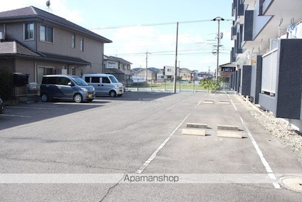 新涯マンションＢ[2LDK/59.92m2]の駐車場1