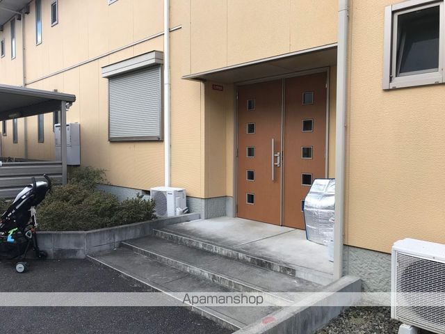 エクセラン膳所の玄関写真
