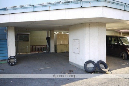 信和第二マンション[1K/16m2]の駐車場