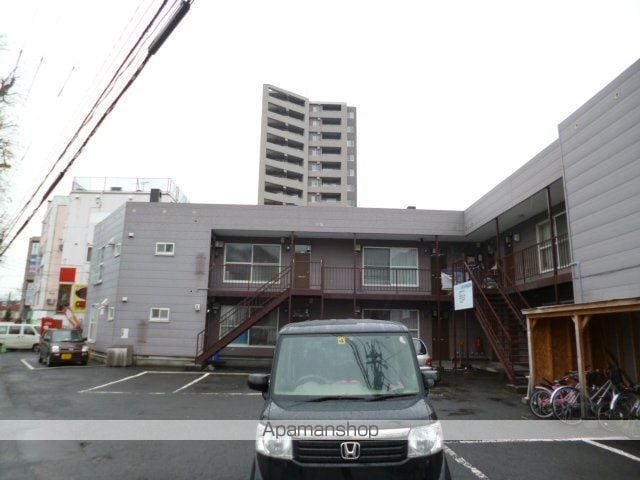 ロイヤルハイツ南14条の外観写真