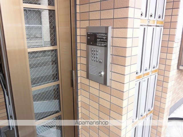 クワイエット四條畷の玄関写真