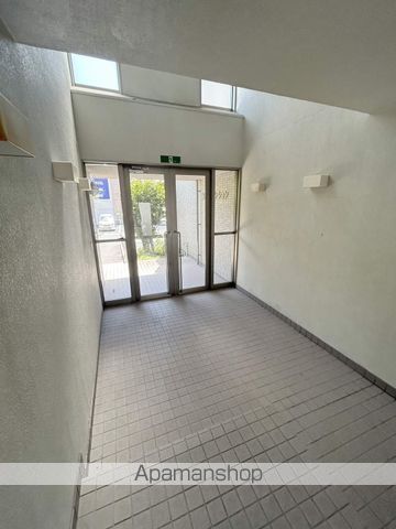 MKAマンションの玄関写真