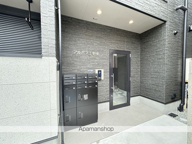 アルバス上野東の玄関写真