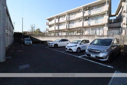 レオパレスプラティーク昭島[1K/23.61m2]の駐車場