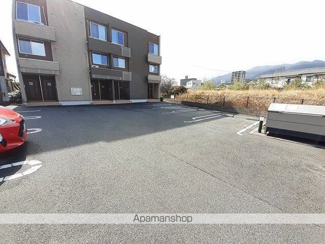 メゾン・ボヌール[1LDK/55.04m2]の駐車場1