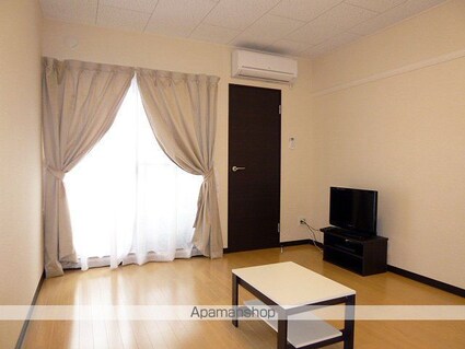 レオネクスト小牧中央[1K/26.57m2]のリビング・居間3