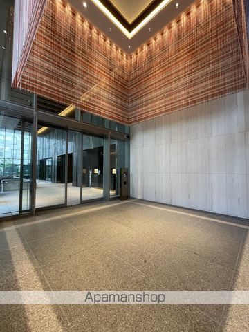 ローレルタワー堺筋本町の玄関写真